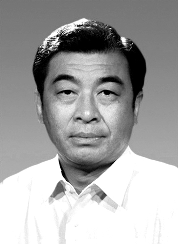 穿著西裝筆挺的男子黑白照AI 生成的內容可能不正確。