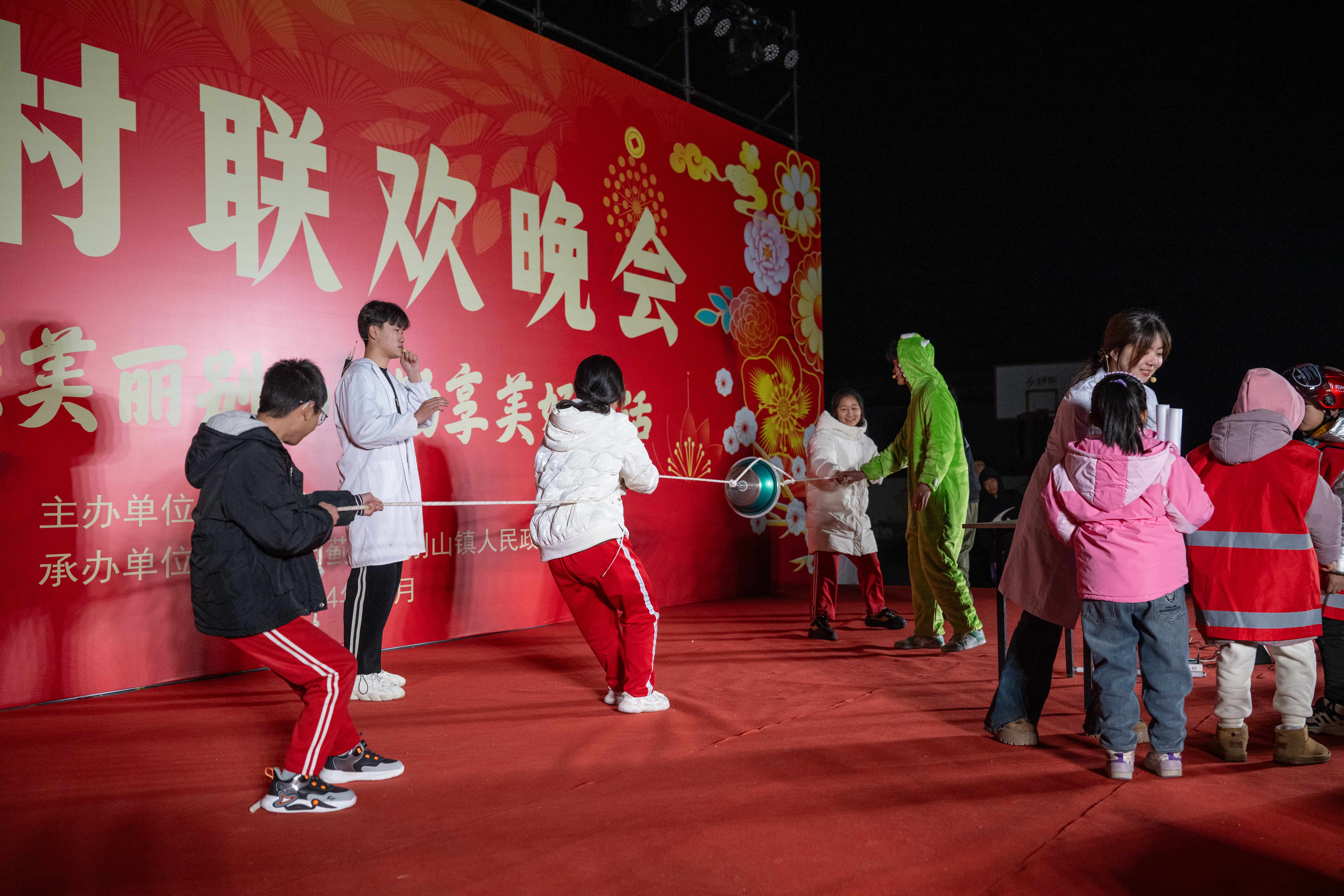 天津師范大學赴薊州區(qū)別山鎮(zhèn)舉辦鄉(xiāng)村聯(lián)歡晚會