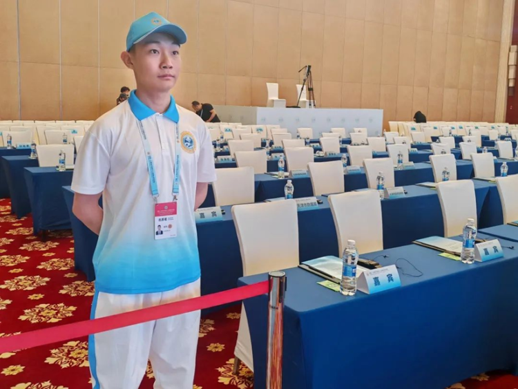 天津師范大學青年志愿者為上合作組織人工智能合作論壇提供高效服務_fororder_wps_doc_5